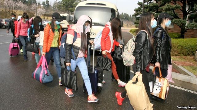 North Koreans Defect to South Korea
