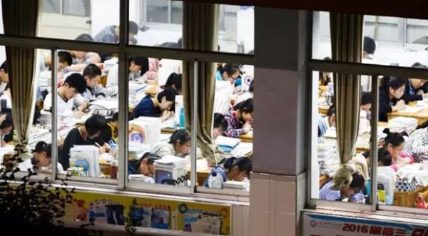 看看外媒报道中国高考的用词，目测已被吓坏