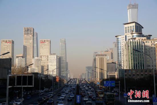 中国全面打响蓝天、碧水、净土三大保卫战