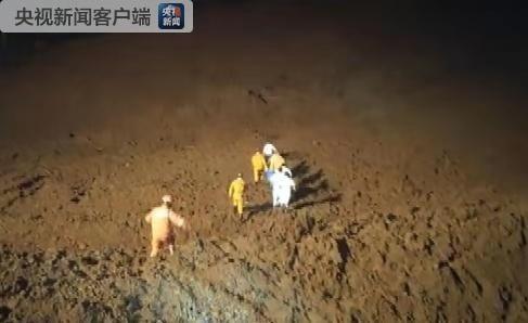 中国西南部发生山体滑坡，10人获救