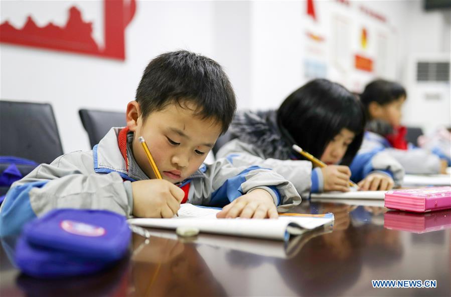 浙江减负新规：小学生晚9点后可以不做作业