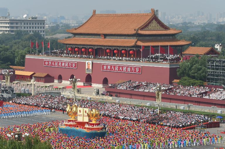 每日一词 ∣中华人民共和国成立70周年 the 70th anniversary of the founding of the PRC